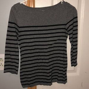 Gray and black quarter sleeve top